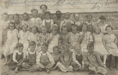 1920 Consol School Picture of the 4th or 5th grade class.